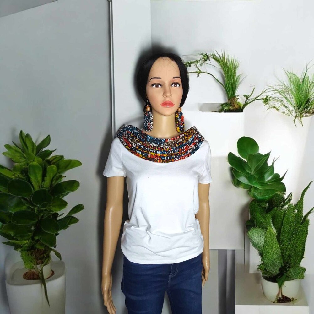 Handmade choker fabric necklace crafted - Picture 2 of 7